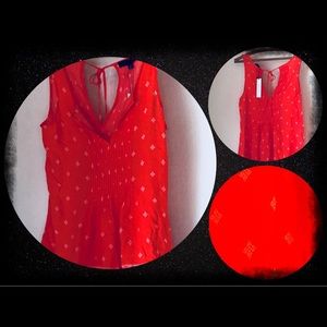 Lipstick red short sleeve tank top.